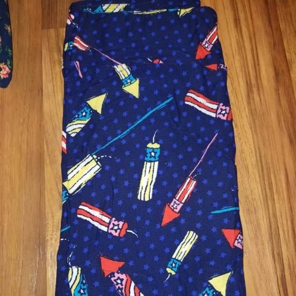Holiday Lularoe Leggings- Multiple available - Picture 5 of 6